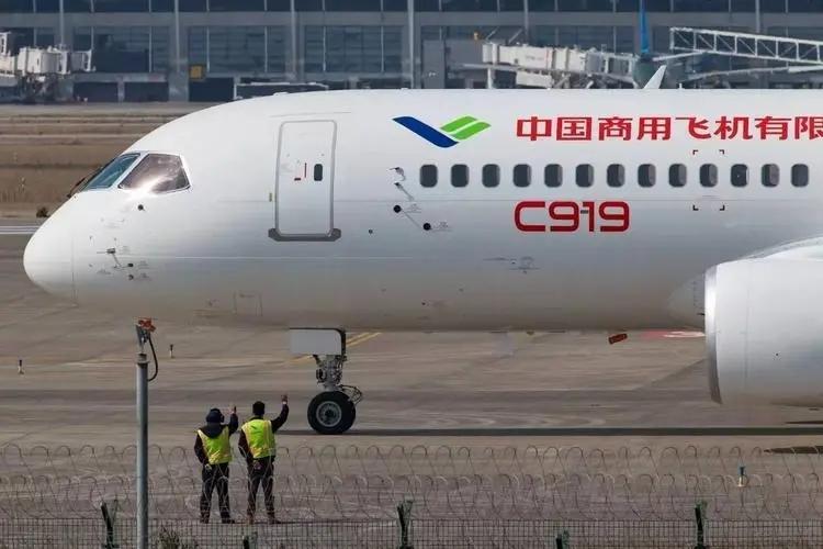 热切庆祝深圳耀天齐研发的全国首套C919&A320机头坞和机翼工作平台顺利交付成都航空
